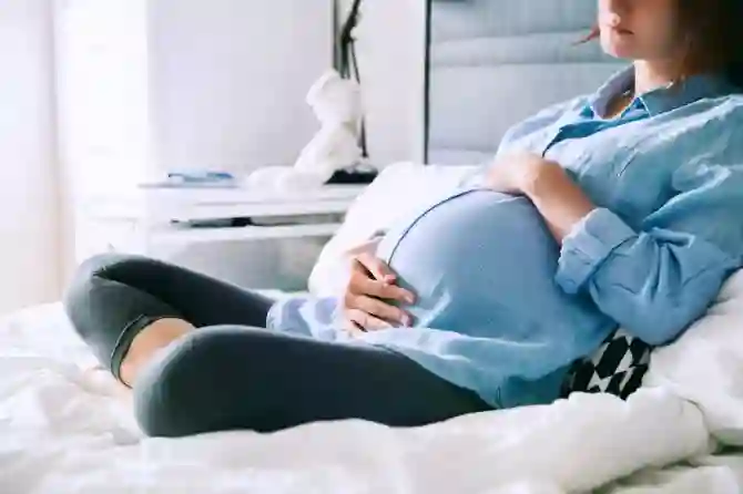 Диарея во время беременности: причины и что помогает