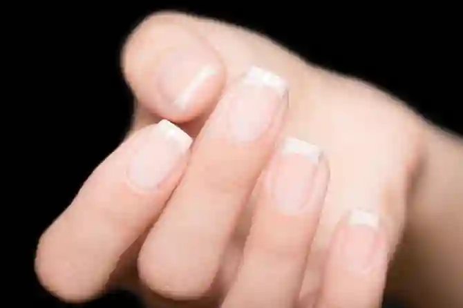 Ломкие ногти: признаки, причины и варианты лечения