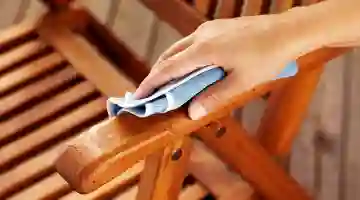 Очистка деревянной мебели