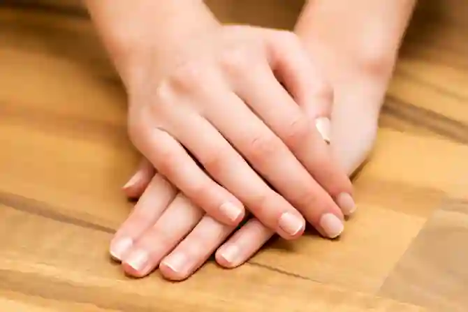 Ломкие ногти: признаки, причины и варианты лечения